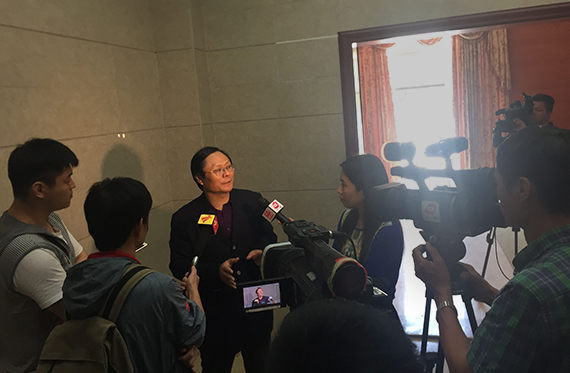 电视台采访彭剑锋教授