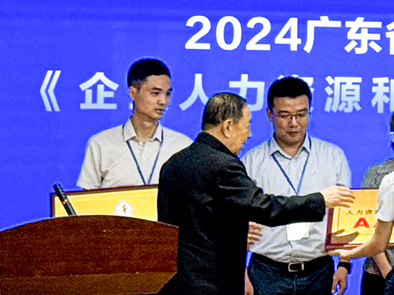 国家人社部原副部长杨志明授牌