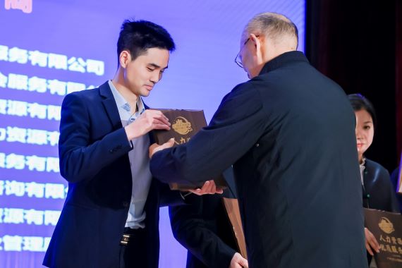 张局为我司授牌